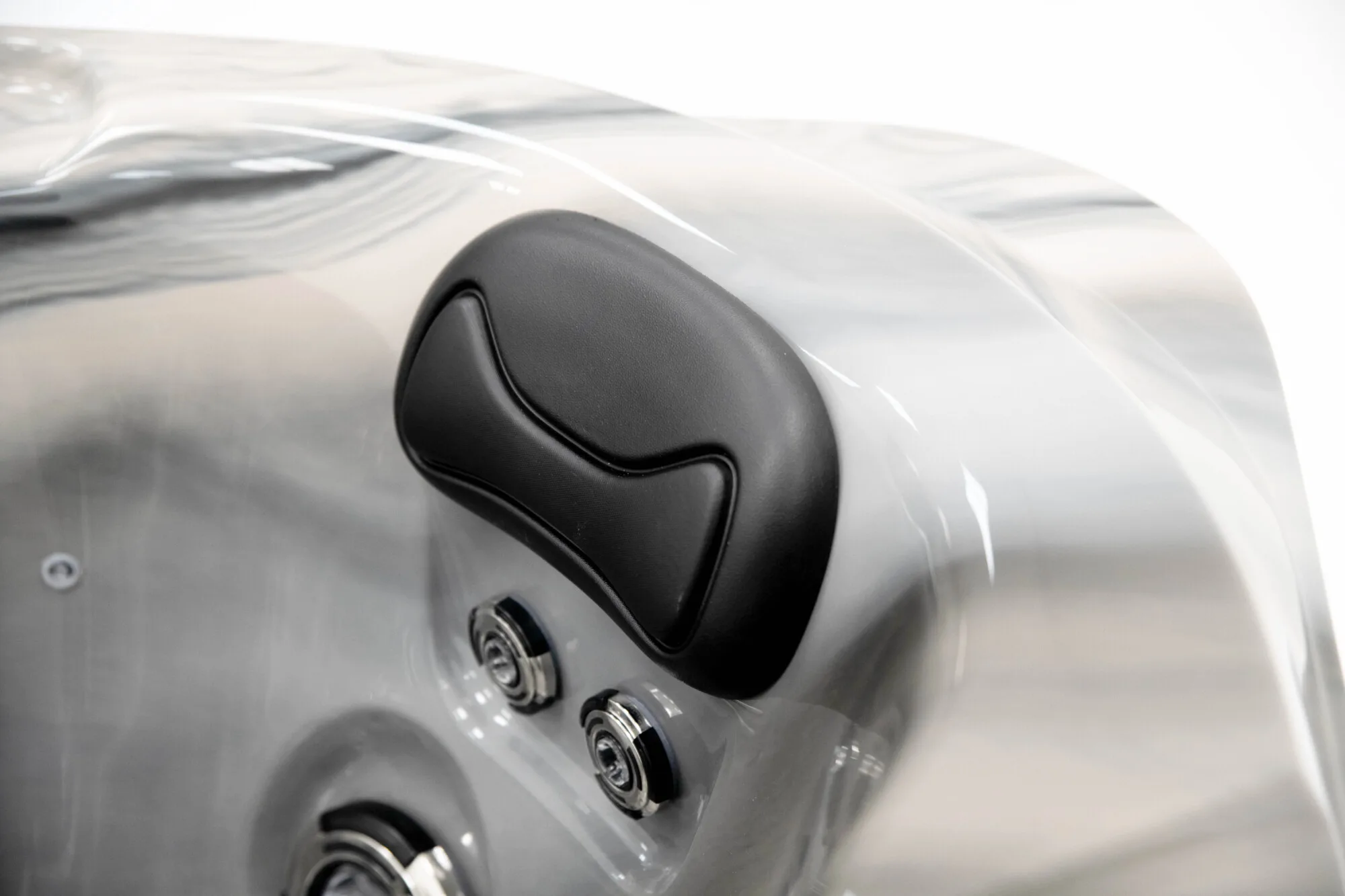 Refresh hot tub for sale from Platinum Spas
