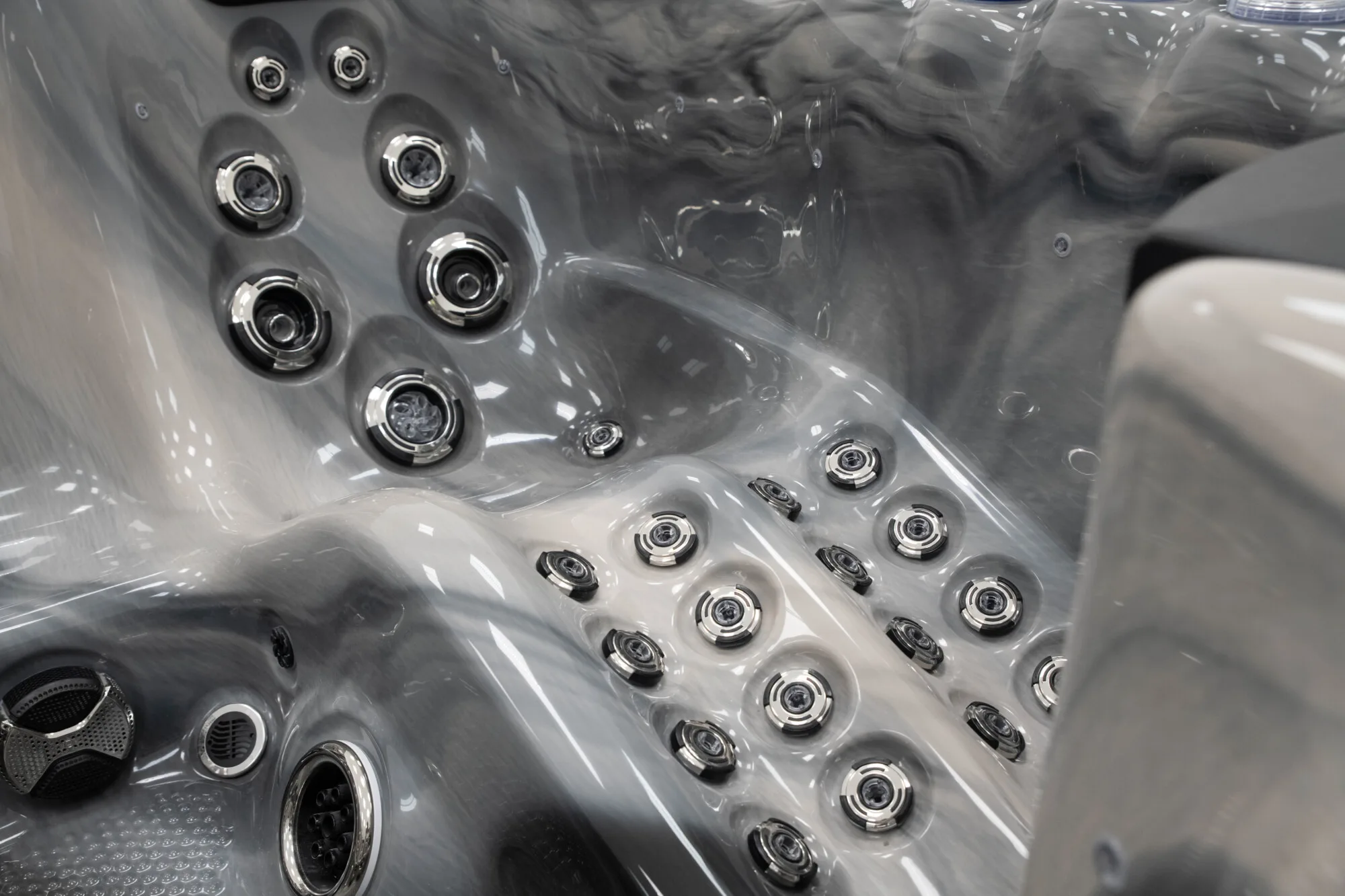 Refresh hot tub for sale from Platinum Spas