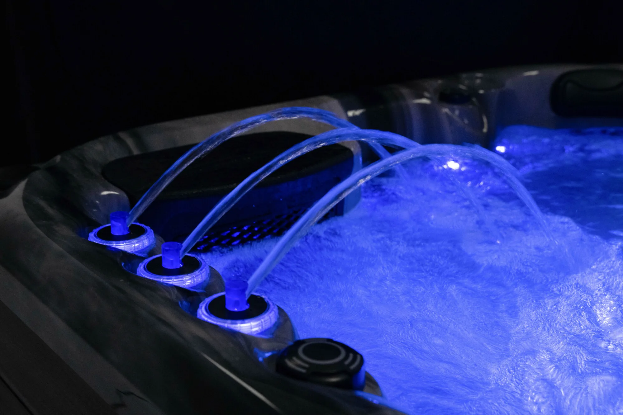 Refresh hot tub for sale from Platinum Spas