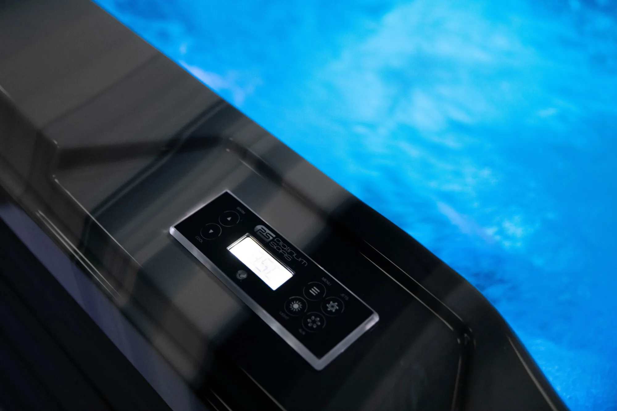 Refresh hot tub for sale from Platinum Spas
