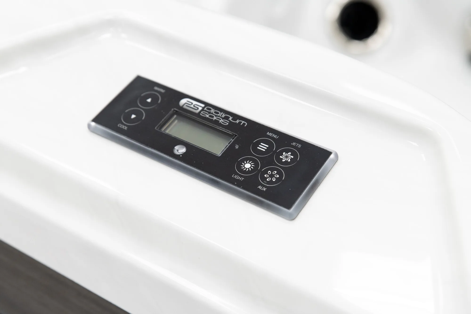 Refresh hot tub for sale from Platinum Spas