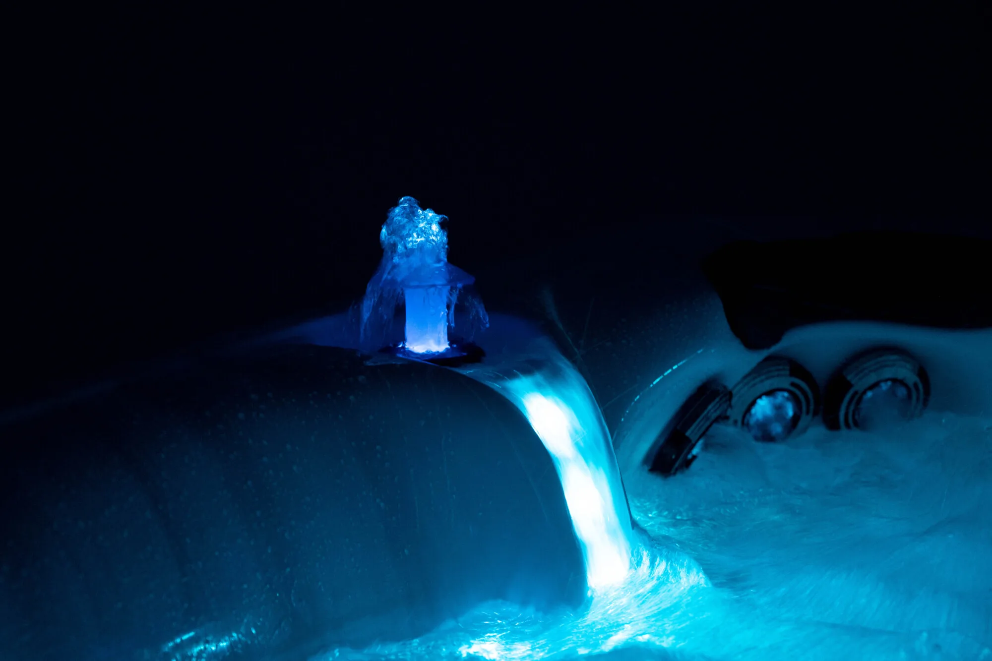 Onyx hot tub from Platinum Spas for sale