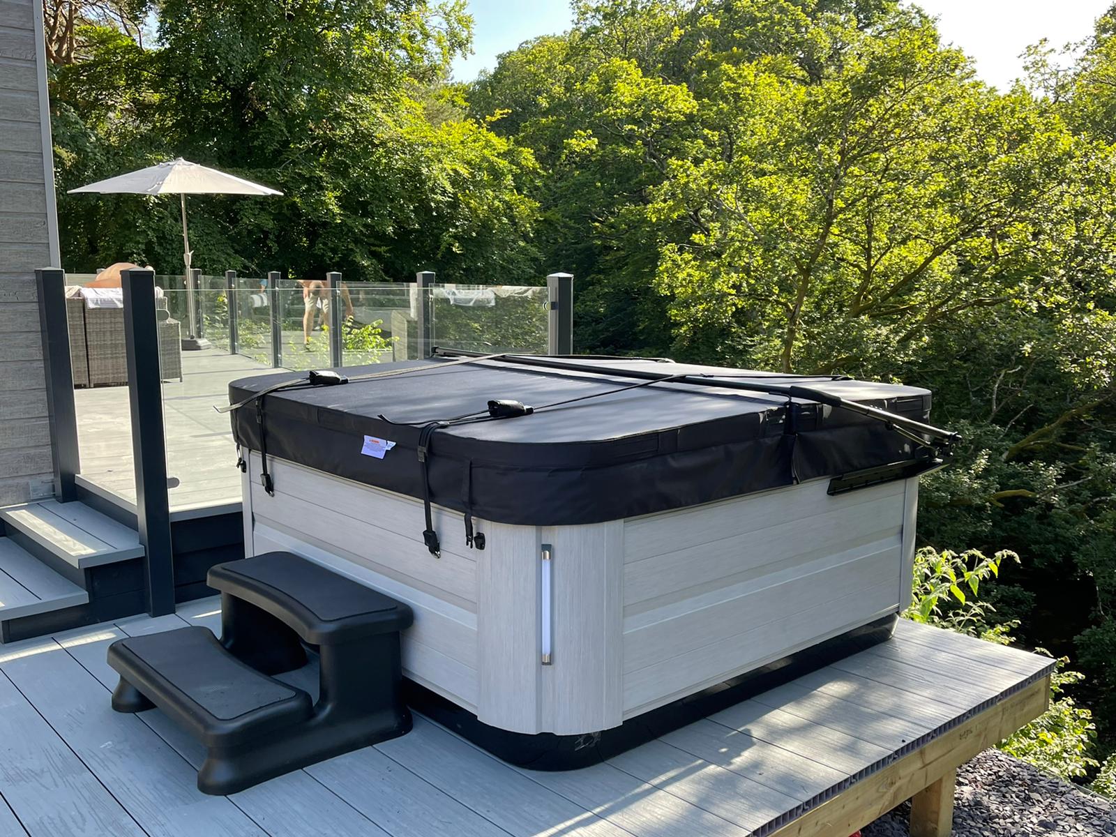 Jacuzzi J-335 hot tub for sale