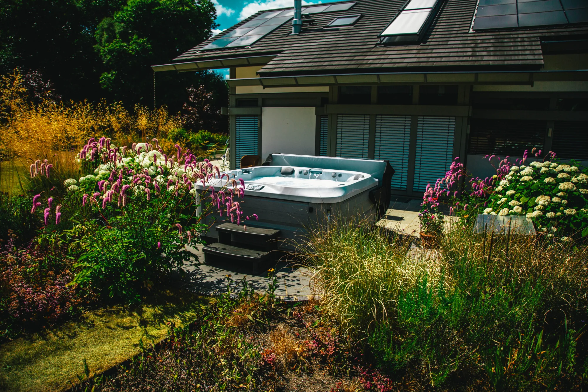 Jacuzzi J-335 hot tub for sale
