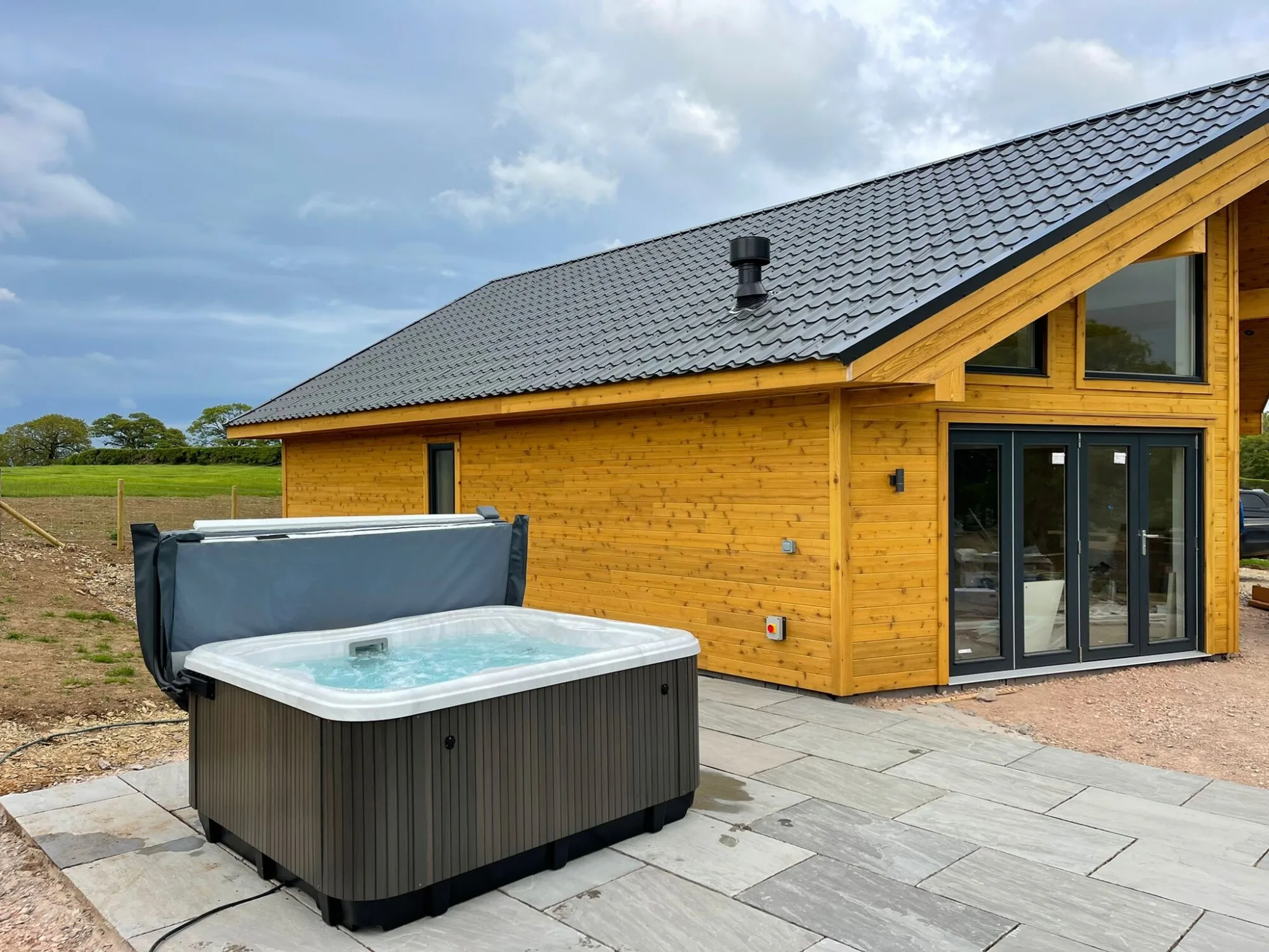 Jacuzzi Lodge L hot tub for sale