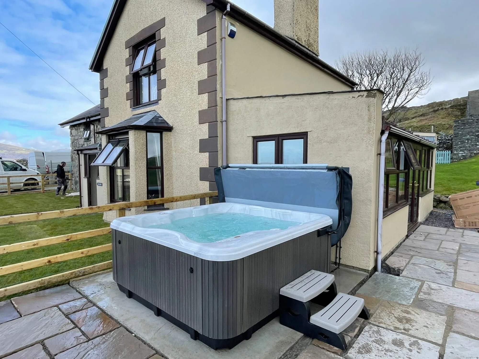 Jacuzzi Lodge L hot tub for sale