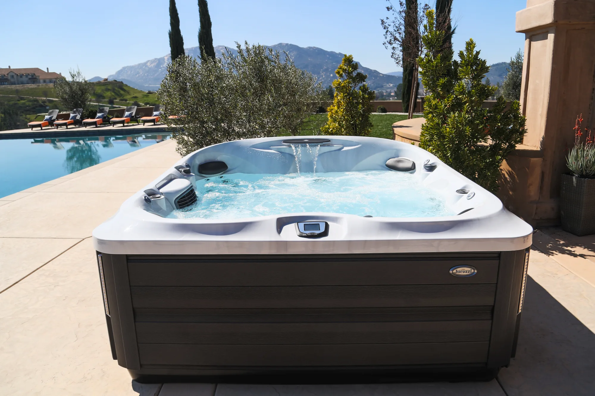 Jacuzzi J-475 hot tub for sale