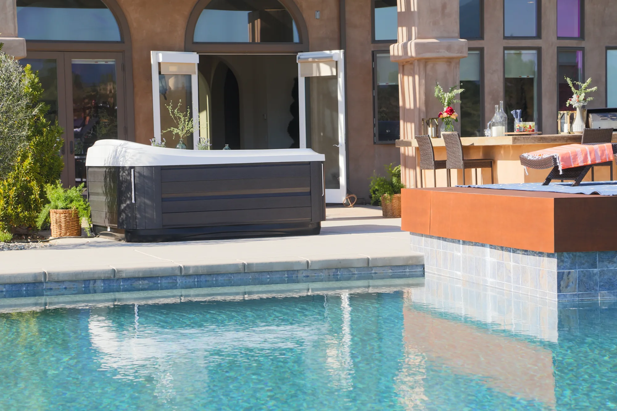 Jacuzzi J-475 hot tub for sale