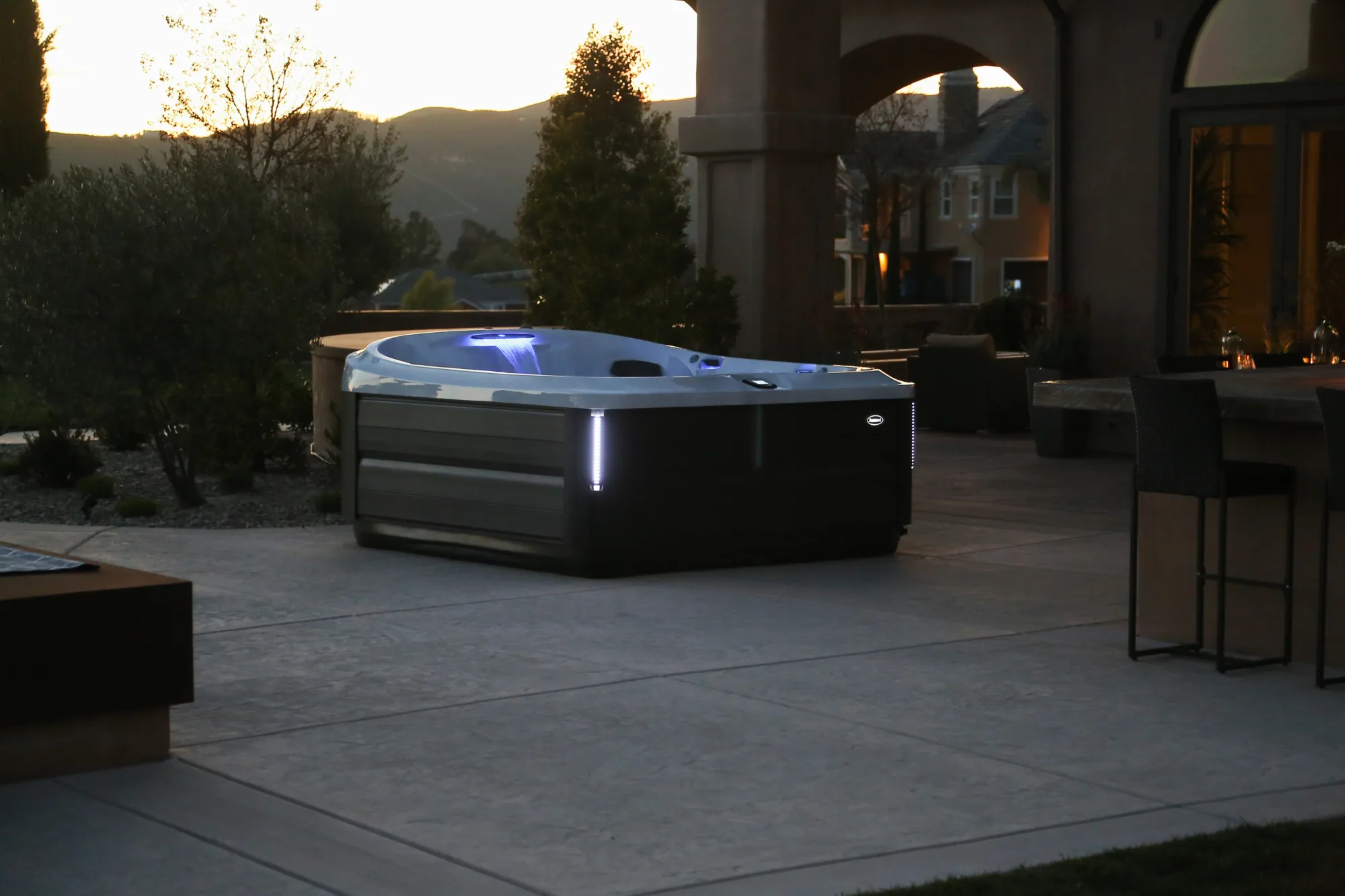 Jacuzzi J-475 hot tub for sale