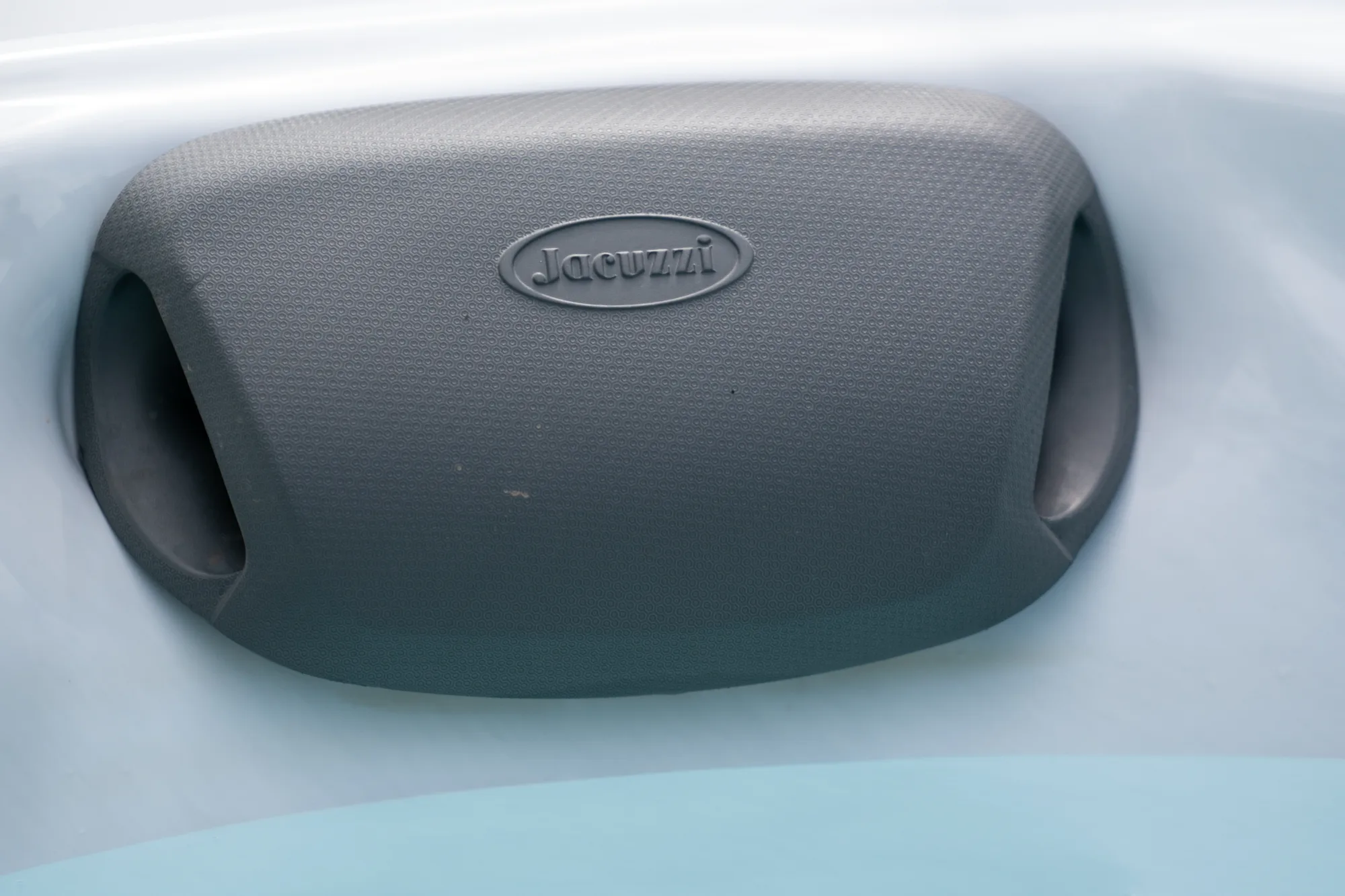 Jacuzzi J-300 features