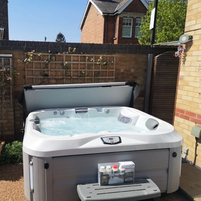 Jacuzzi J-315 hot tub for sale