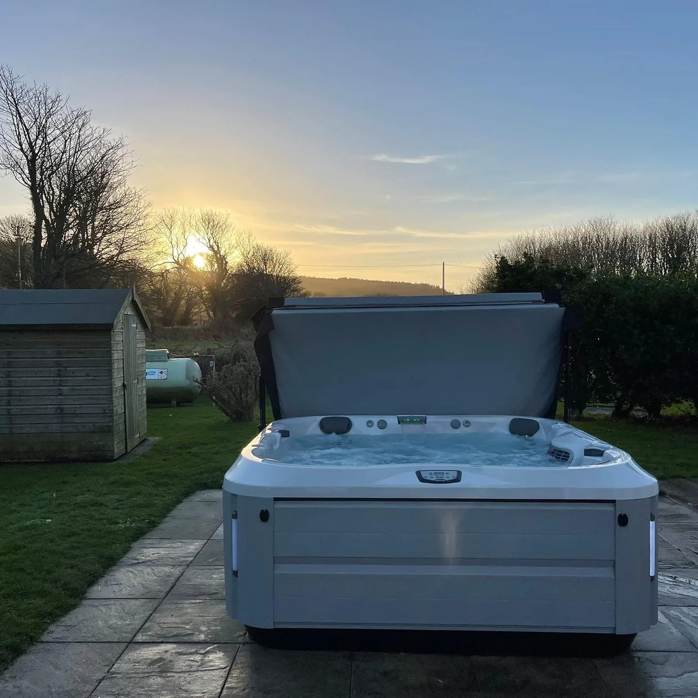 Jacuzzi J-335 hot tub for sale