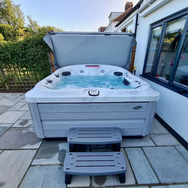 Jacuzzi J-445 hot tub for sale