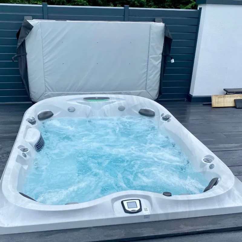 Jacuzzi J-495 hot tub for sale
