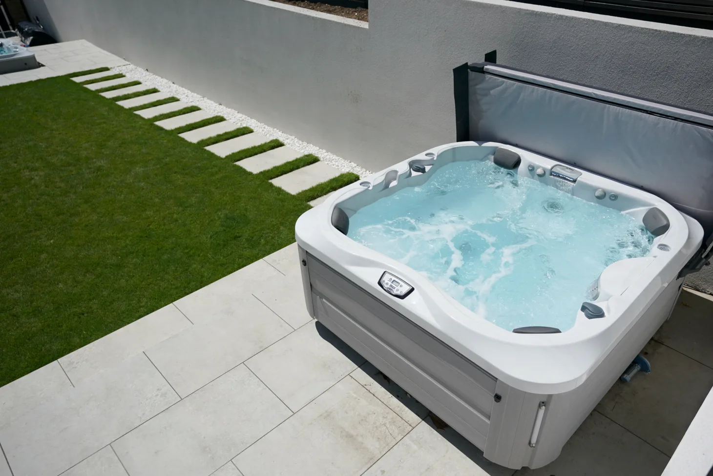 Jacuzzi J-335 hot tub for sale