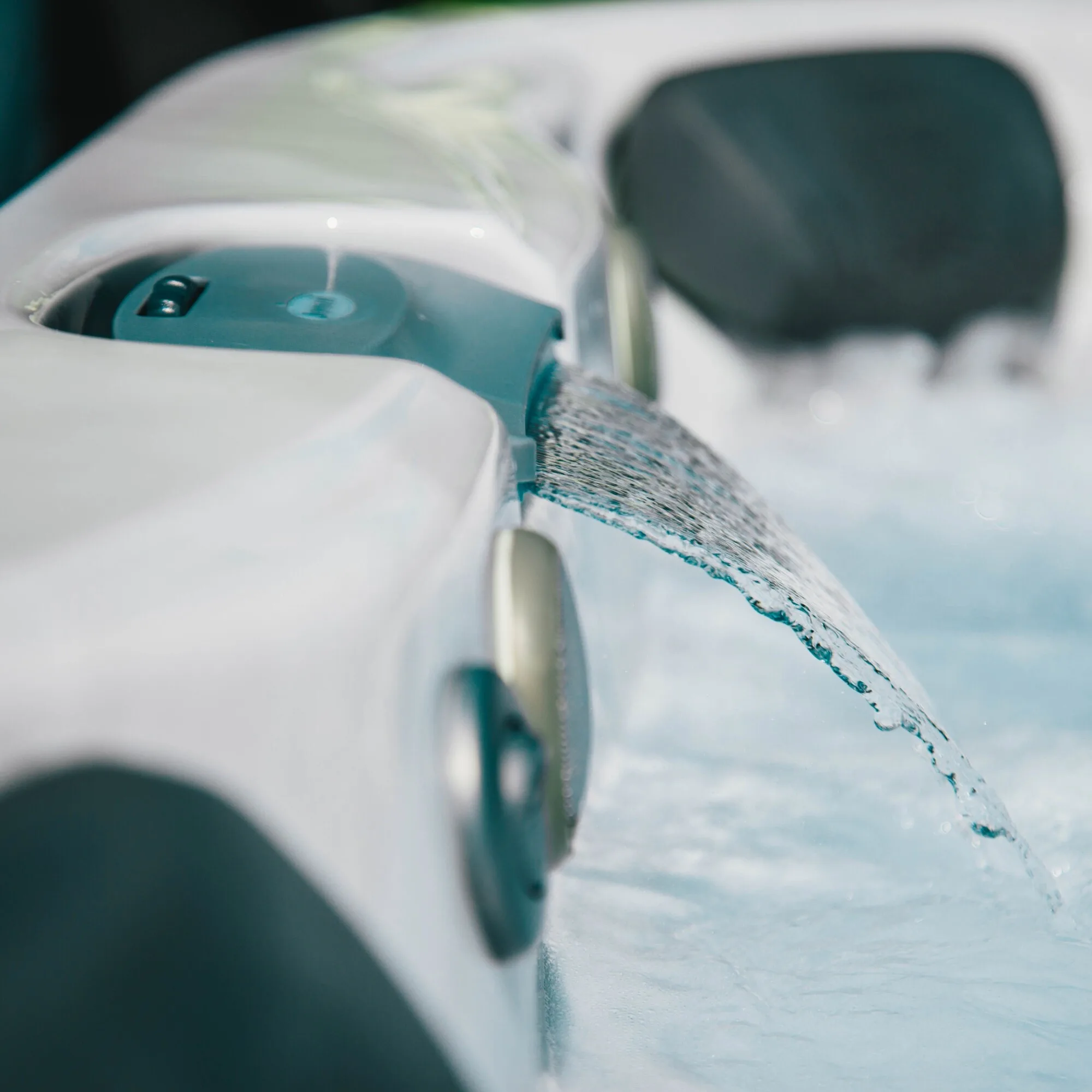 Jacuzzi J-300 features