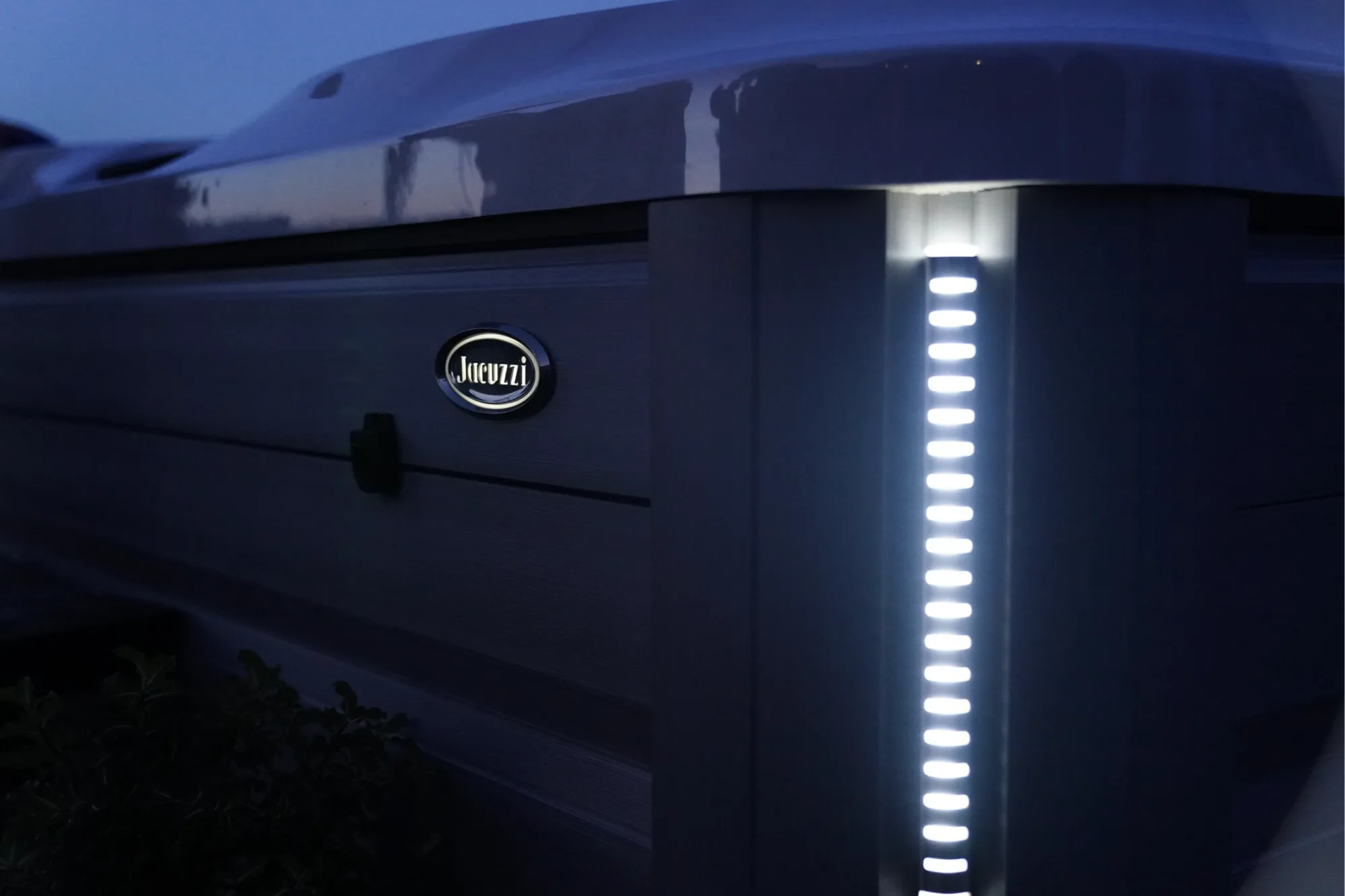 Jacuzzi J-400 features