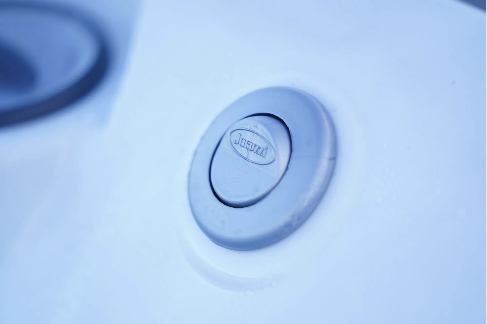Jacuzzi J-400 features