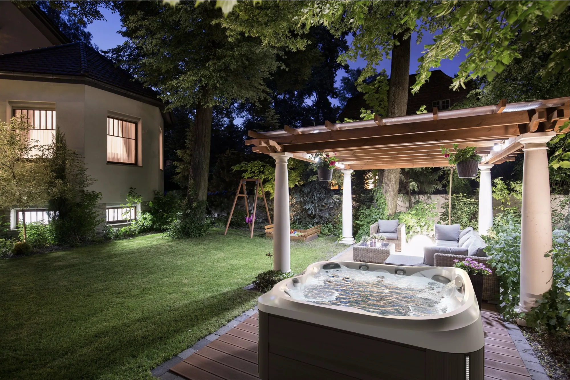 Jacuzzi J-445 hot tub for sale