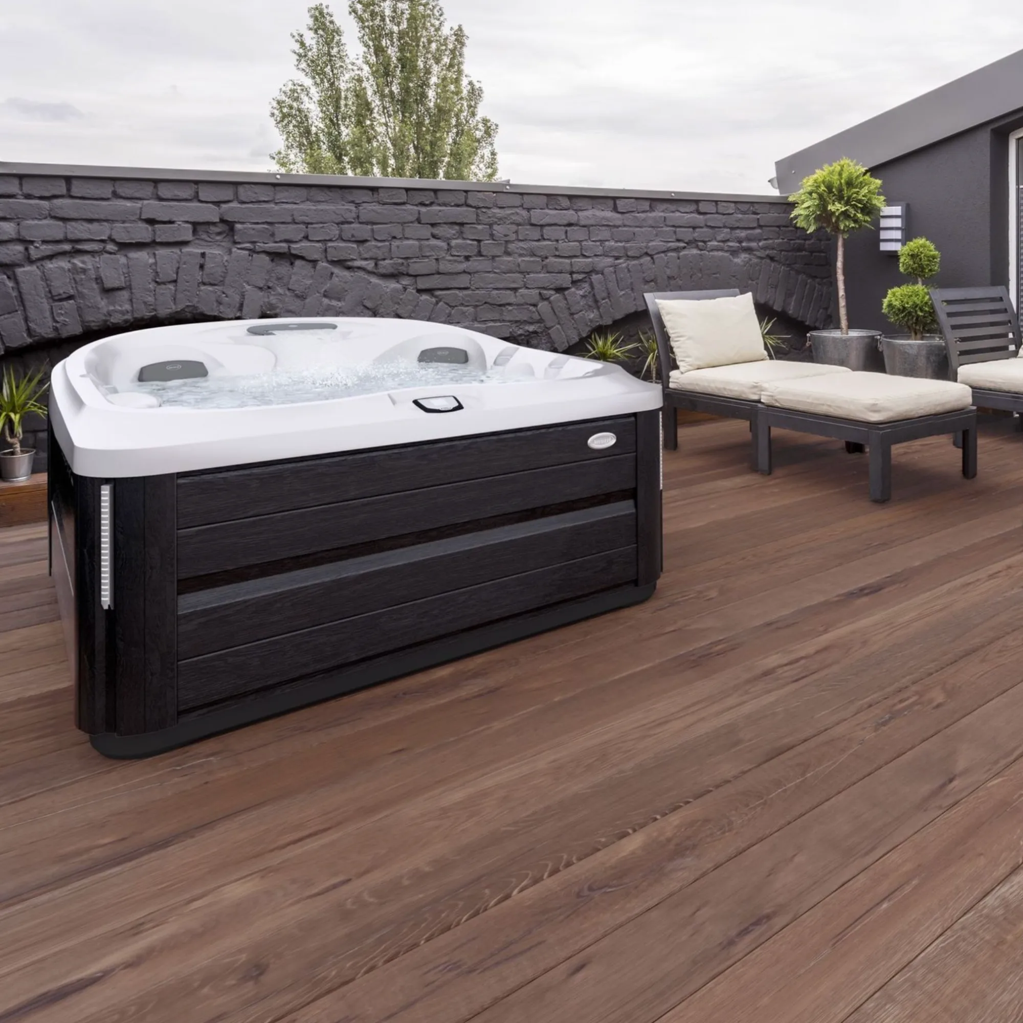 Jacuzzi J-435 hot tub for sale