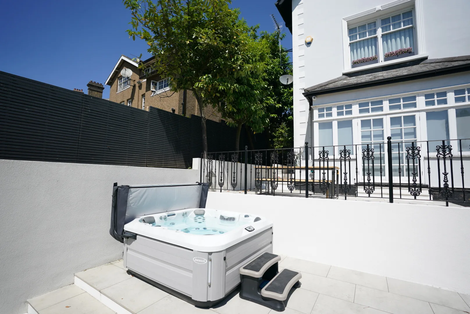 Jacuzzi J-335 hot tub for sale