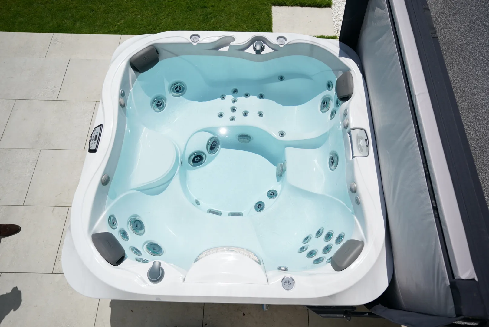 Jacuzzi J-335 hot tub for sale