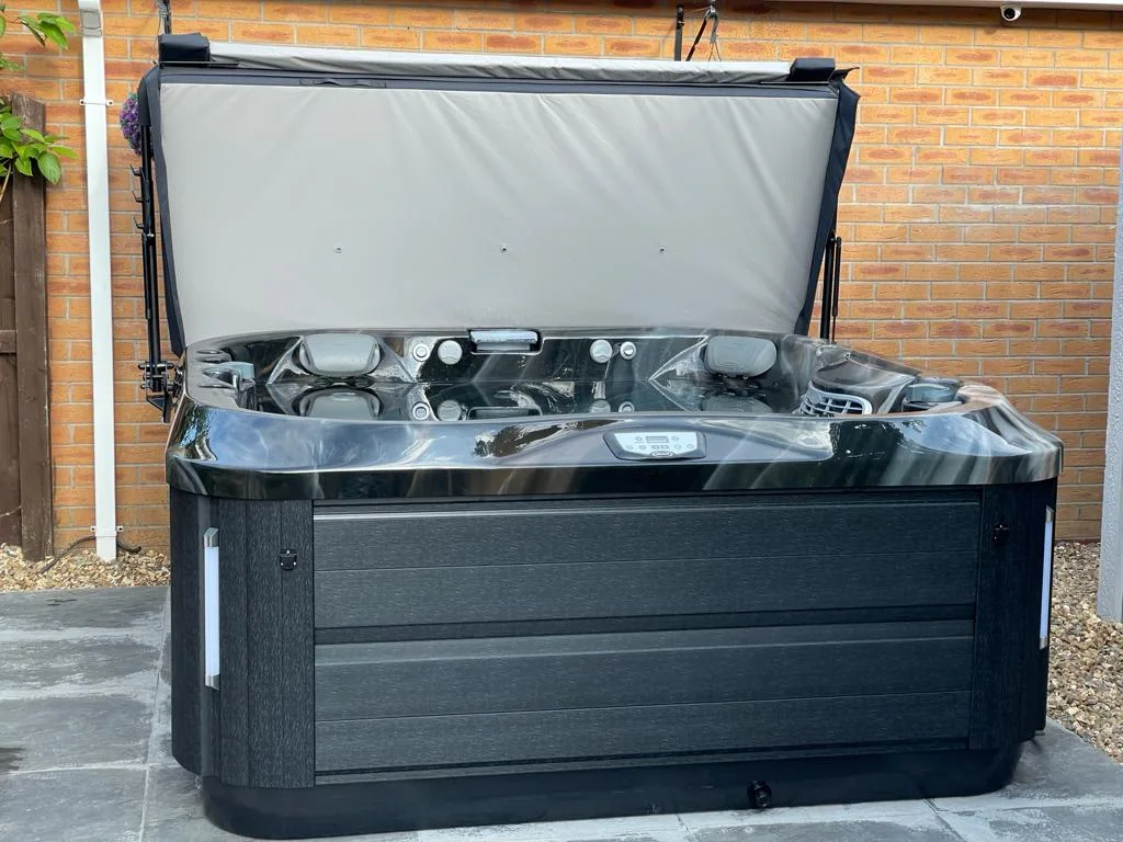 Jacuzzi J-335 hot tub for sale