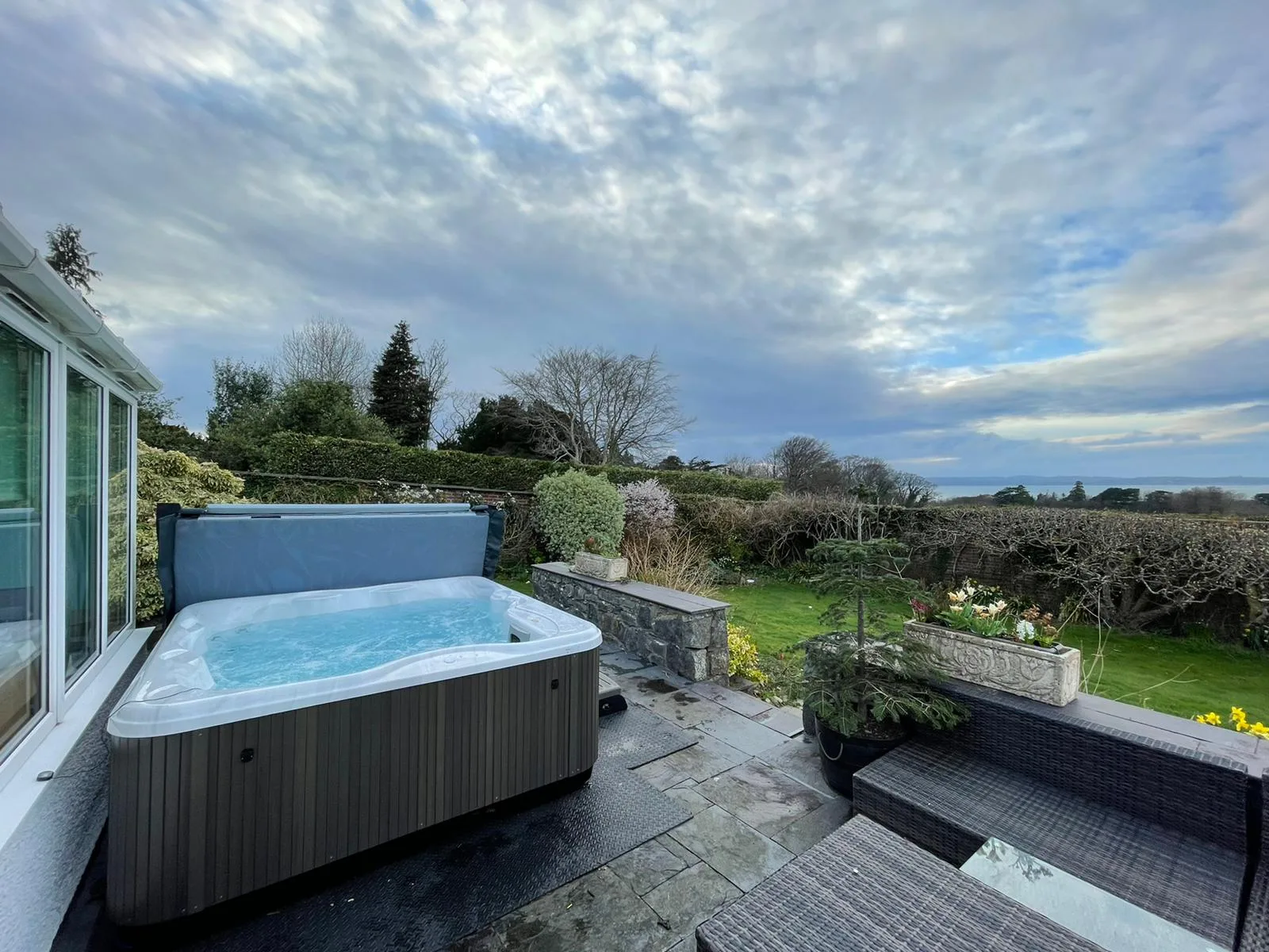 Jacuzzi Lodge L hot tub for sale