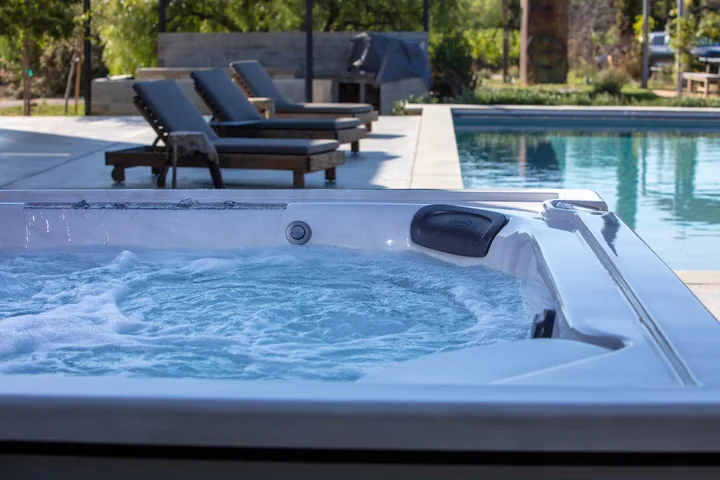 Jacuzzi® JLXL™ hot tub for sale