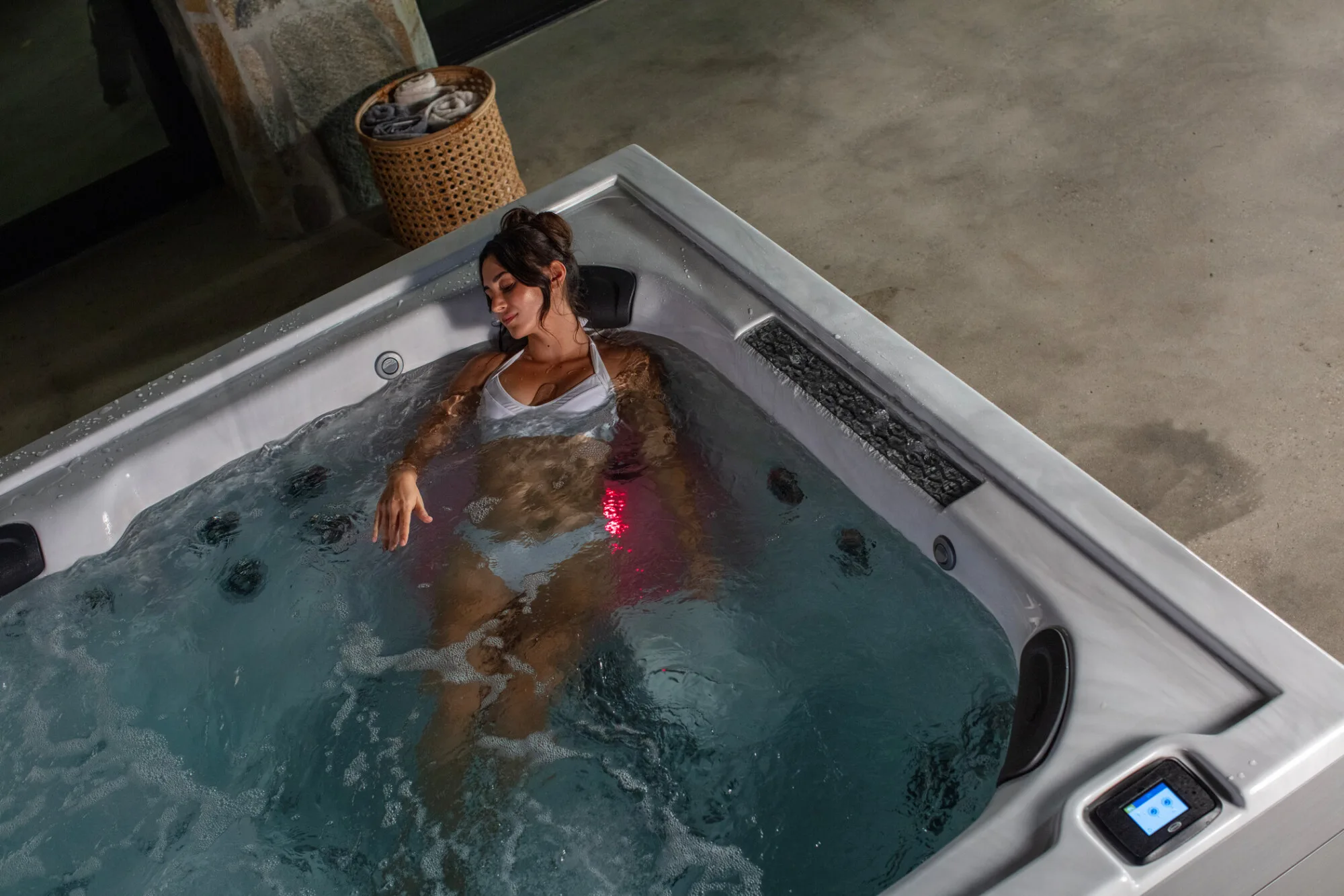 Jacuzzi® JLXL™ hot tub for sale
