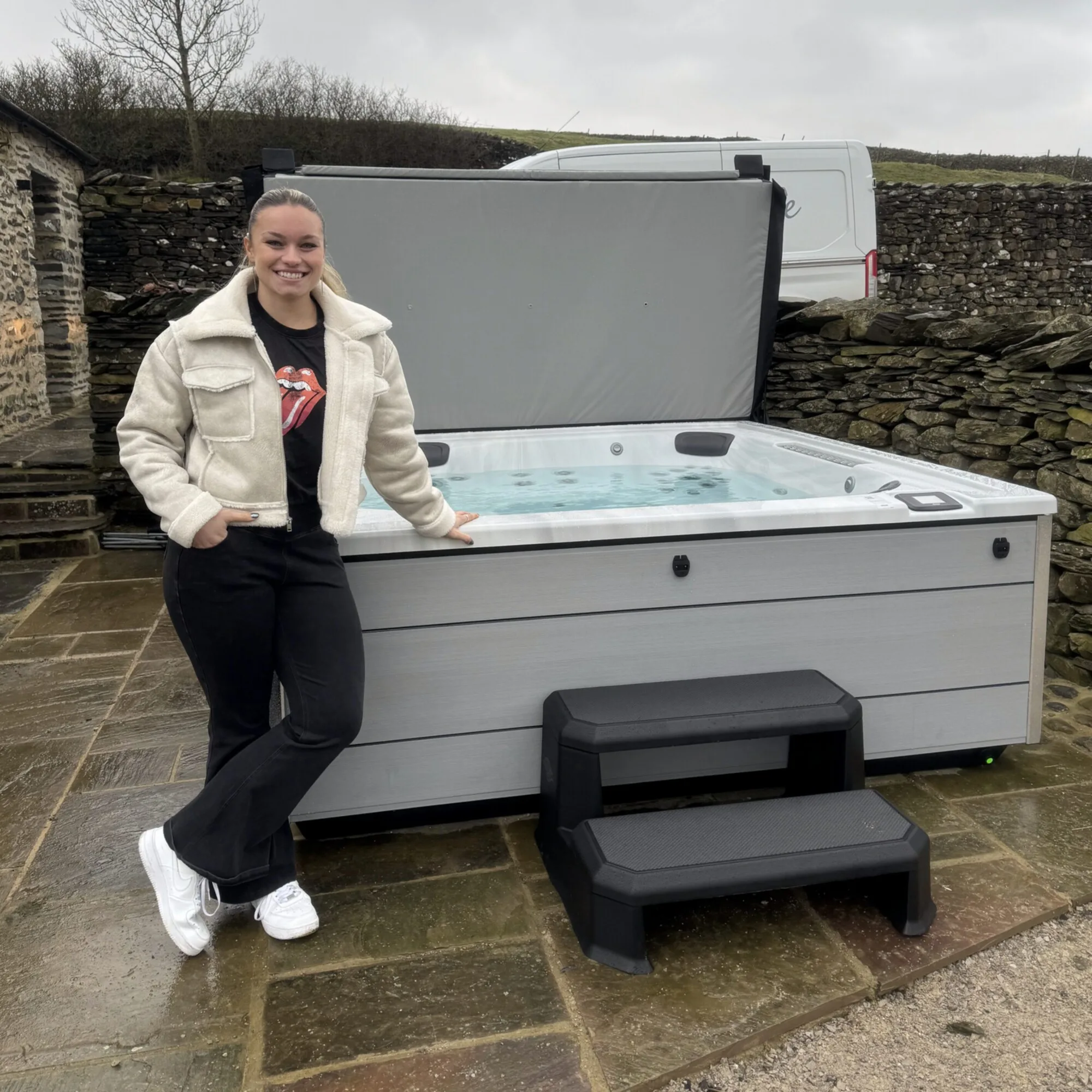 Jacuzzi JLX hot tub for sale