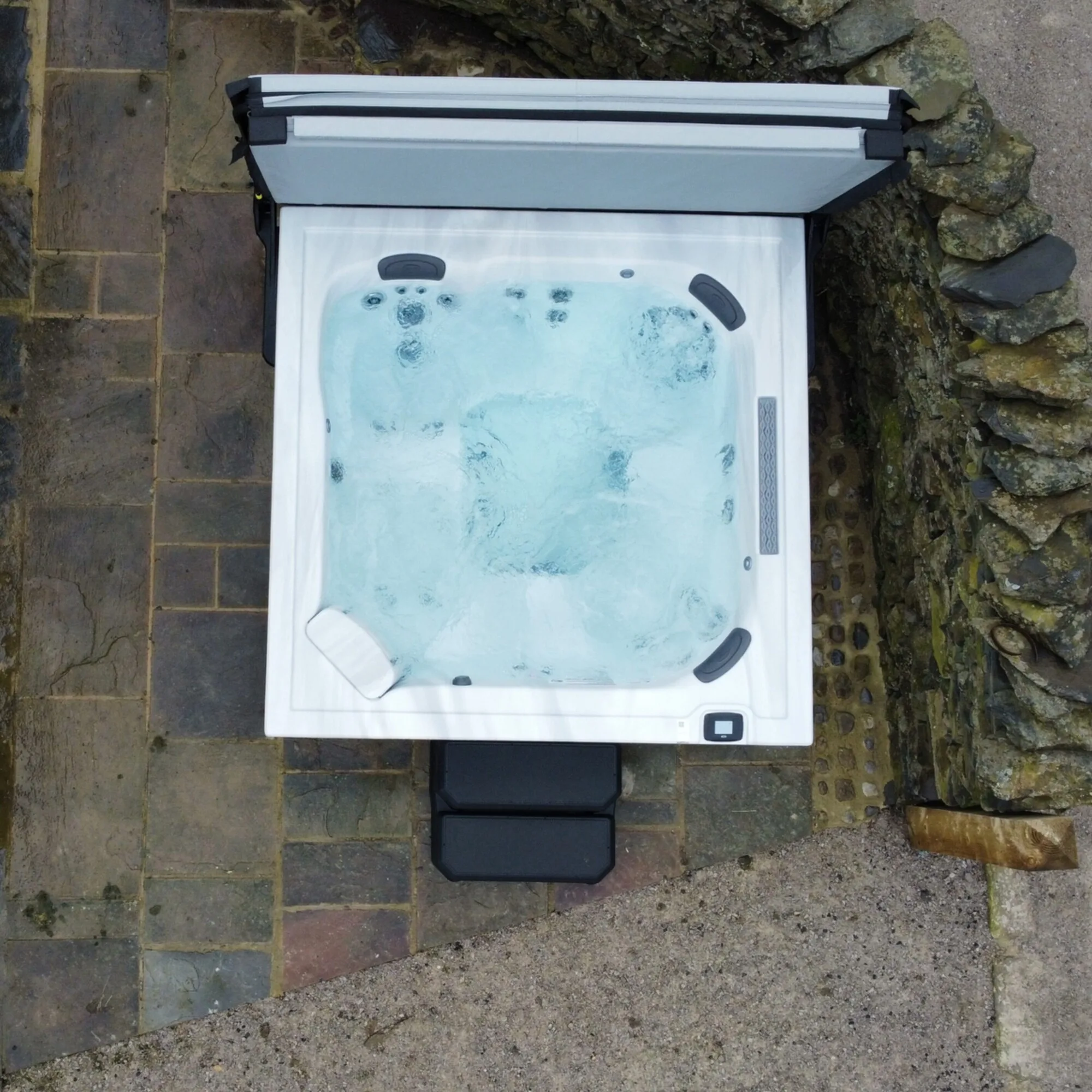 Jacuzzi JLX hot tub for sale