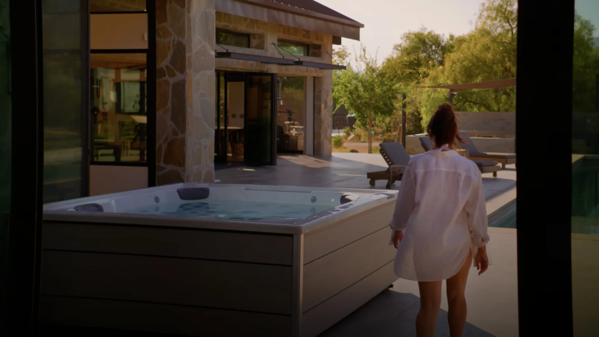 Jacuzzi® JLXL™ hot tub for sale