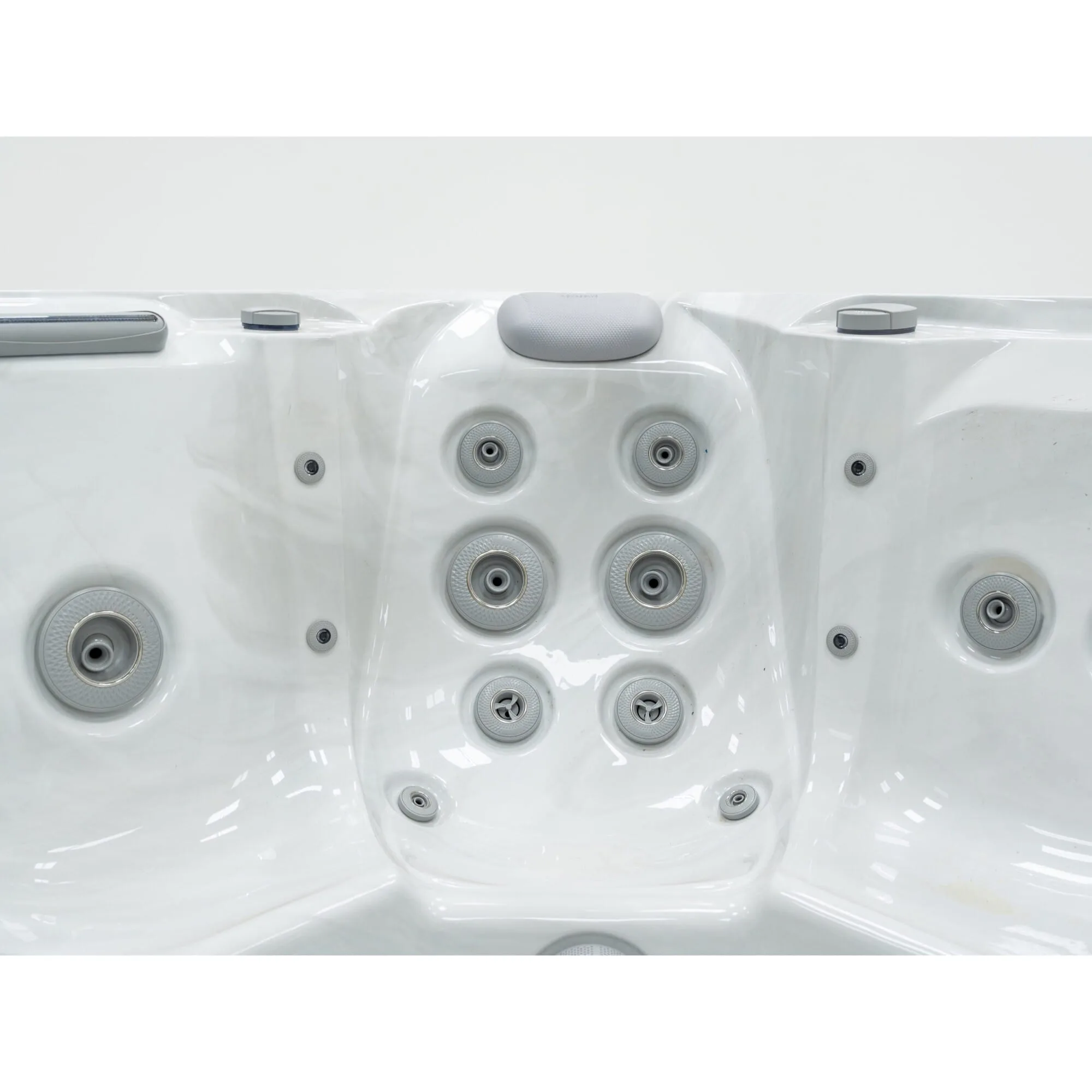Calma hot tub by AquaSolus