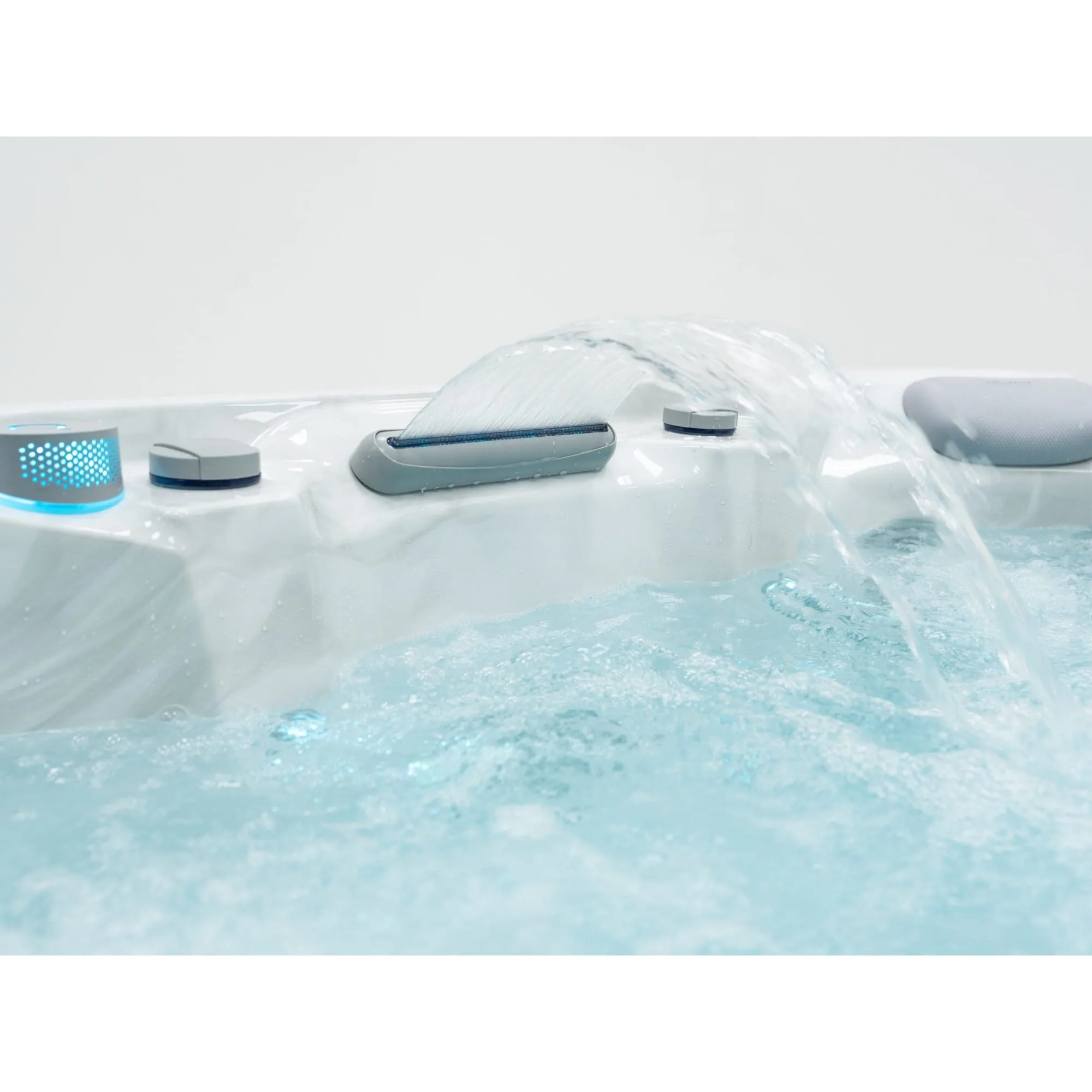 Calma hot tub by AquaSolus