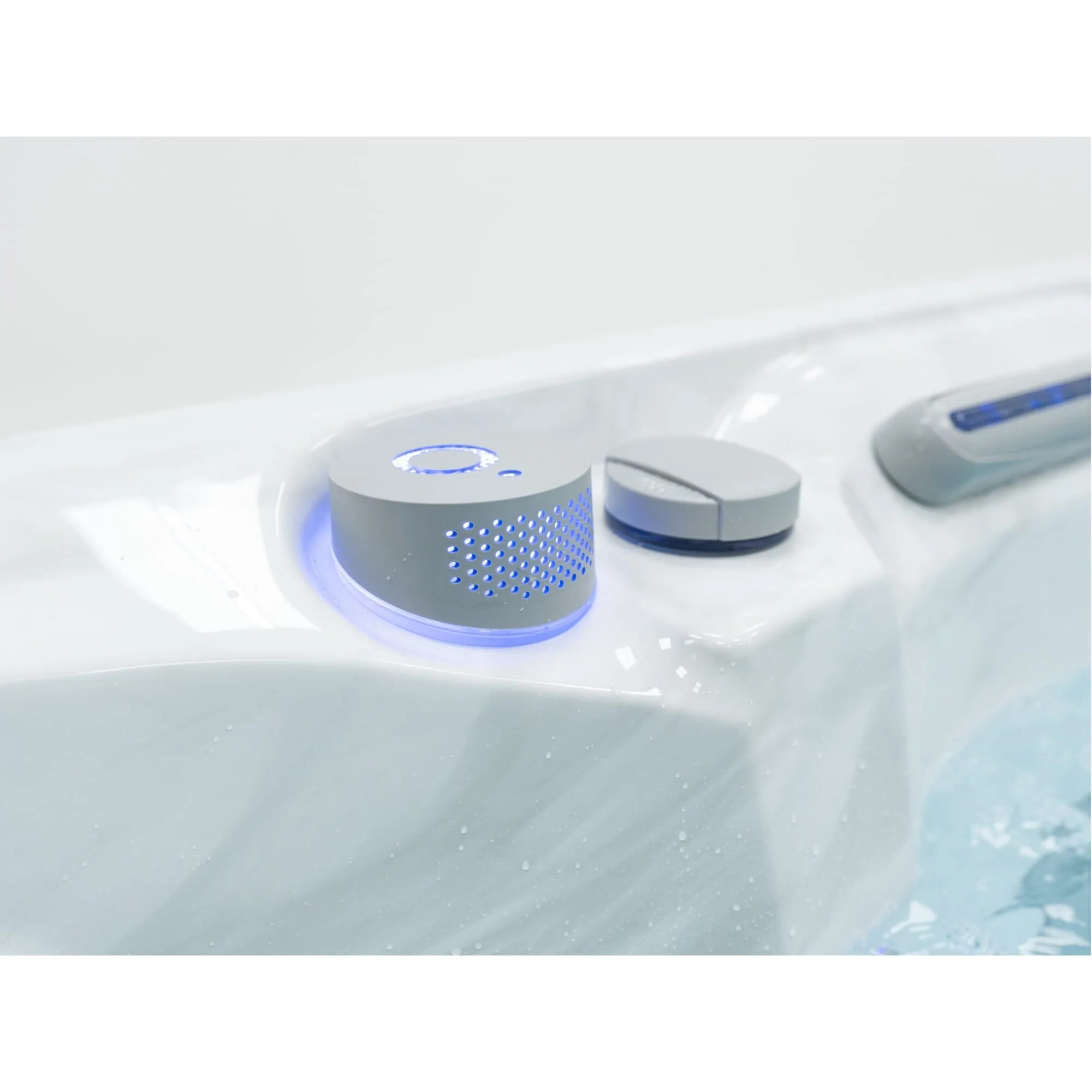 Calma hot tub by AquaSolus