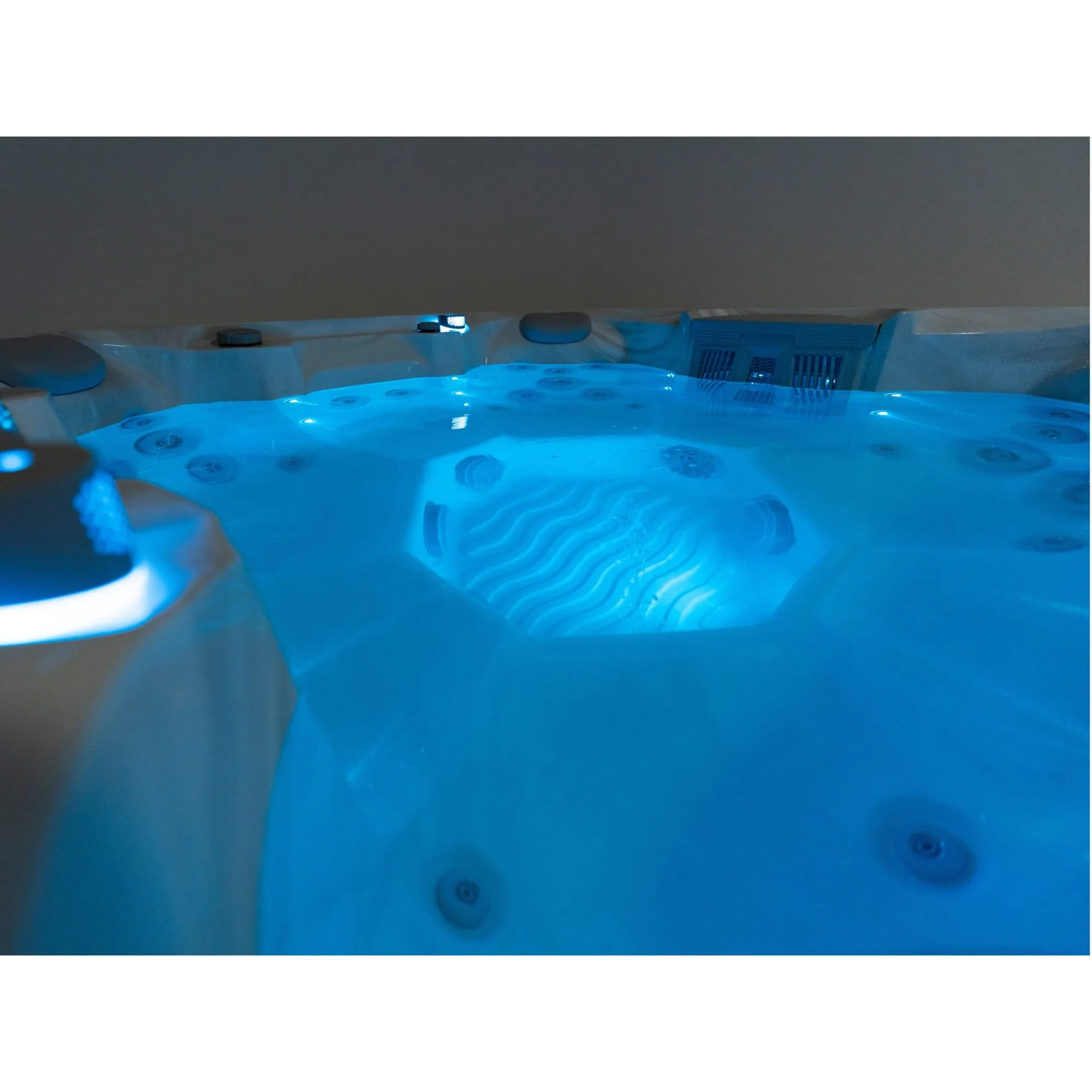 Calma hot tub by AquaSolus