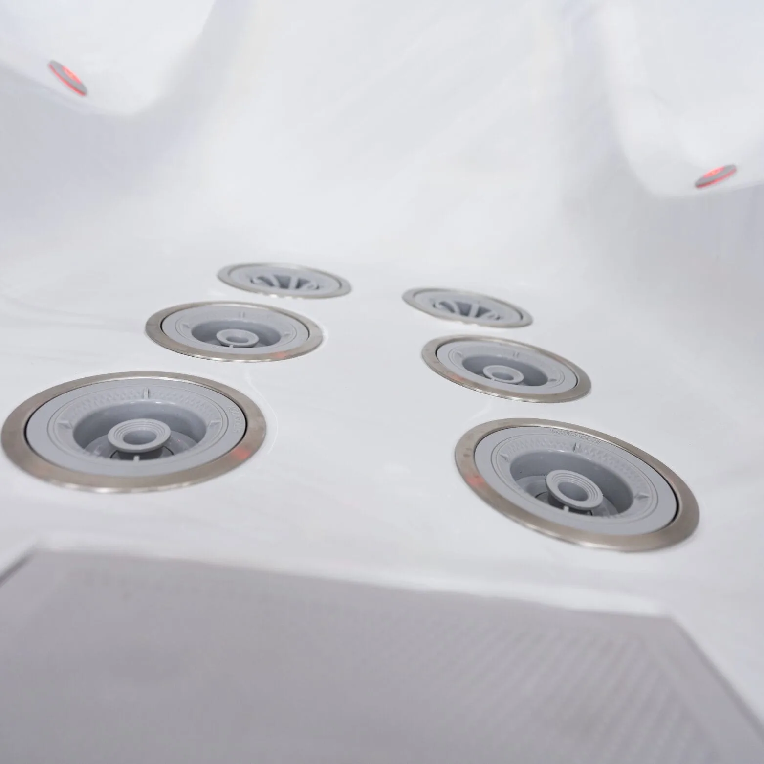 Low profile jets in AquaSolus hot tub